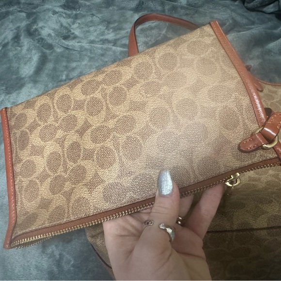 Coach Day Tote in signature canvas with removable zip pouch - Picture 11 of 11